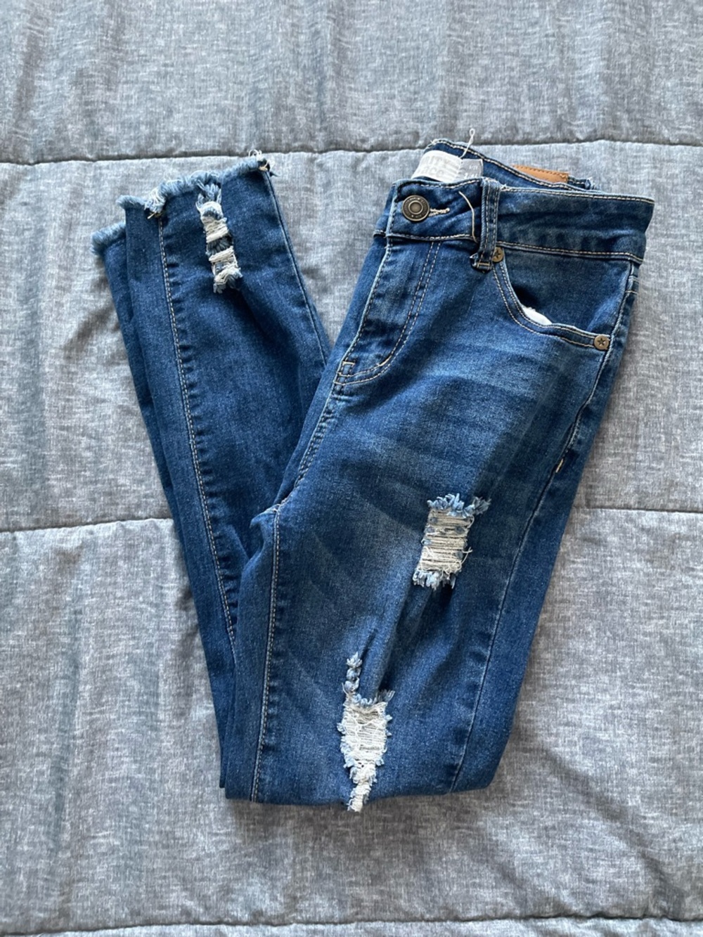 Celebrity Ace Dark Blue Skinny Ripped Jeans with Frayed Hem-Size 3/26